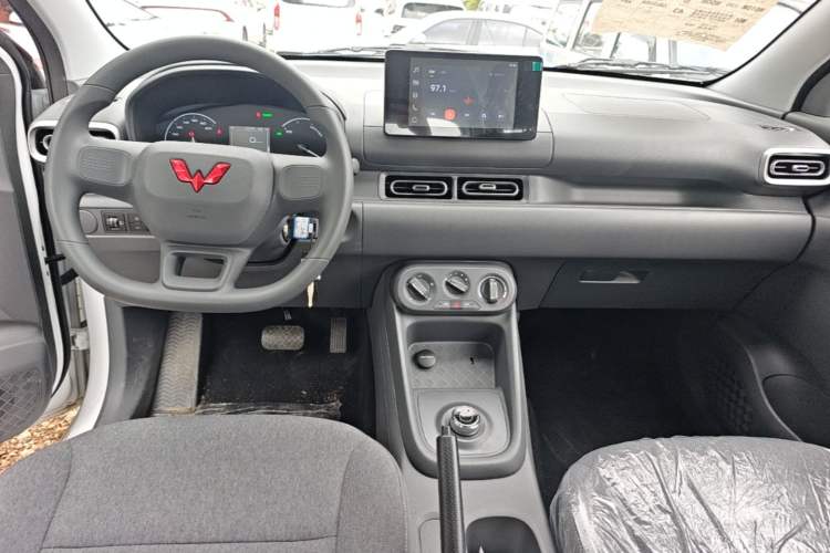 Used Wuling Hongguang New Energy 2025 Extended-Range Hybrid 50 km Standard Version Center Console
