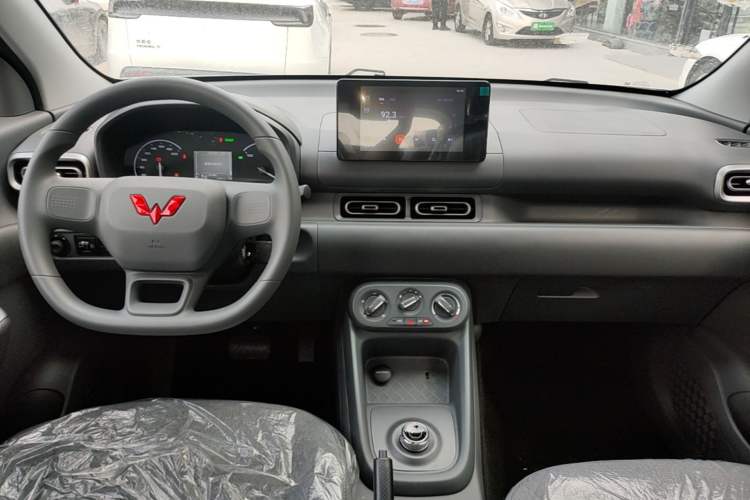 Used Wuling Hongguang New Energy 2025 Extended-Range Hybrid 50KM Comfort Version Center Console