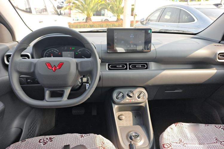 Used Wuling Hongguang New Energy 2025 Model Range-Extending Hybrid 150KM Standard Edition Center Console