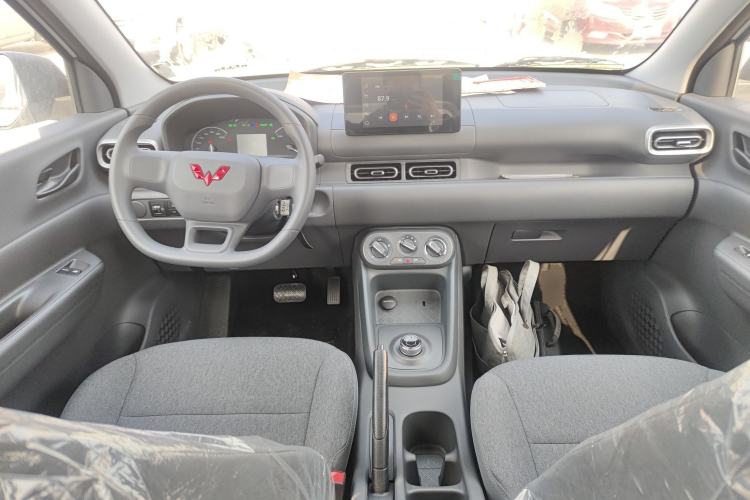 Used Wuling Hongguang New Energy 2025 Extended-Range Hybrid 50 km Standard Version Center Console