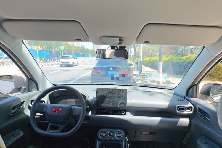 Used Wuling Hongguang New Energy 2025 Extended-Range Hybrid 50 km Utility Version Center Console