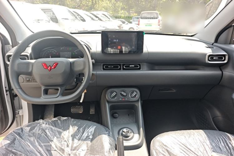 Used Wuling Hongguang New Energy 2025 Extended-Range Hybrid 50 km Standard Version Center Console