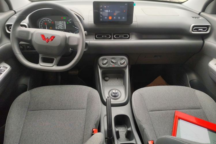 Used Wuling Hongguang New Energy 2025 Extended-Range Hybrid 50KM Comfort Version Center Console