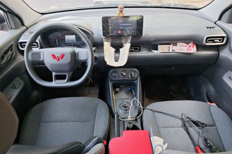 Used Wuling Hongguang New Energy 2025 Extended-Range Hybrid 50 km Standard Version Center Console