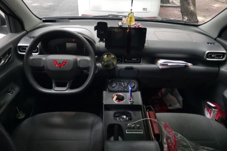 Used Wuling Hongguang New Energy 2025 Extended-Range Hybrid 50 km Standard Version Center Console