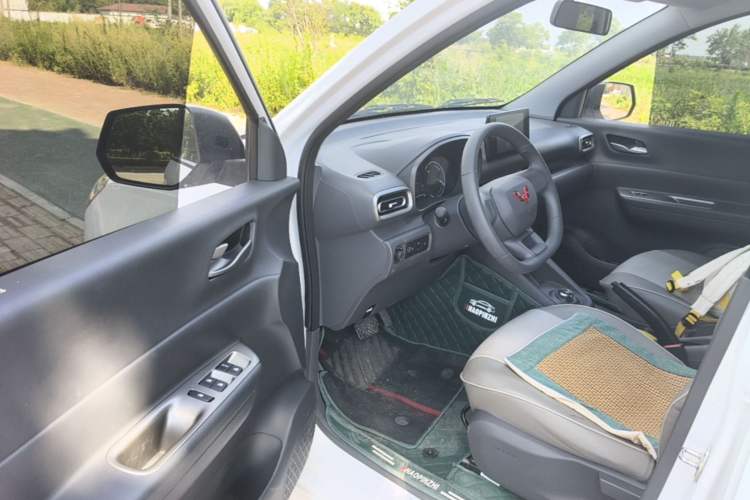 Used Wuling Hongguang New Energy 2025 Extended-Range Hybrid 50KM Comfort Version Driver Seat