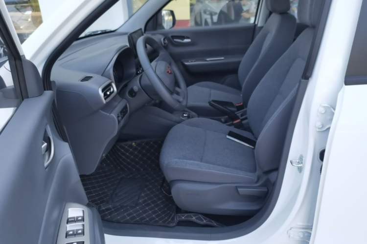 Used Wuling Hongguang New Energy 2025 Extended-Range Hybrid 50KM Comfort Version Driver Seat