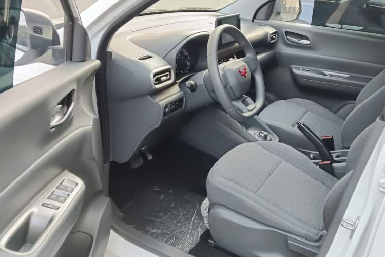 Used Wuling Hongguang New Energy 2025 Extended-Range Hybrid 50KM Comfort Version Driver Seat
