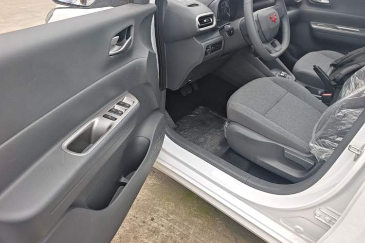 Used Wuling Hongguang New Energy 2025 Model Range-Extending Hybrid 150KM Comfort Edition Driver Seat