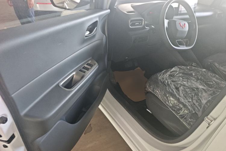 Used Wuling Hongguang New Energy 2025 Model Range-Extending Hybrid 150KM Comfort Edition Driver Seat