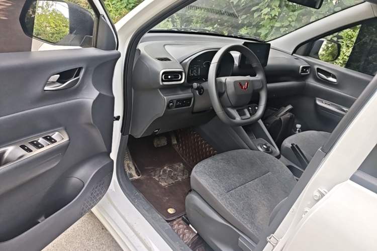 Used Wuling Hongguang New Energy 2025 Model Range-Extending Hybrid 150KM Comfort Edition Driver Seat