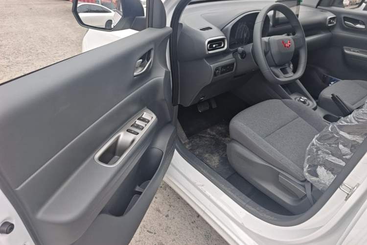 Used Wuling Hongguang New Energy 2025 Model Range-Extending Hybrid 150KM Comfort Edition Driver Seat
