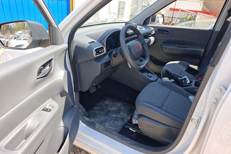 Used Wuling Hongguang New Energy 2025 Extended-Range Hybrid 50 km Standard Version Driver Seat