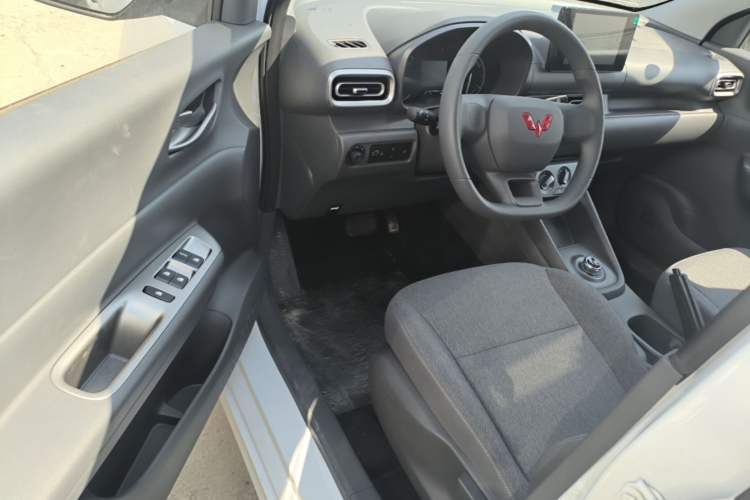 Used Wuling Hongguang New Energy 2025 Extended-Range Hybrid 50KM Comfort Version Driver Seat
