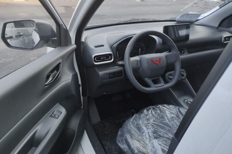 Used Wuling Hongguang New Energy 2025 Extended-Range Hybrid 50 km Standard Version Driver Seat