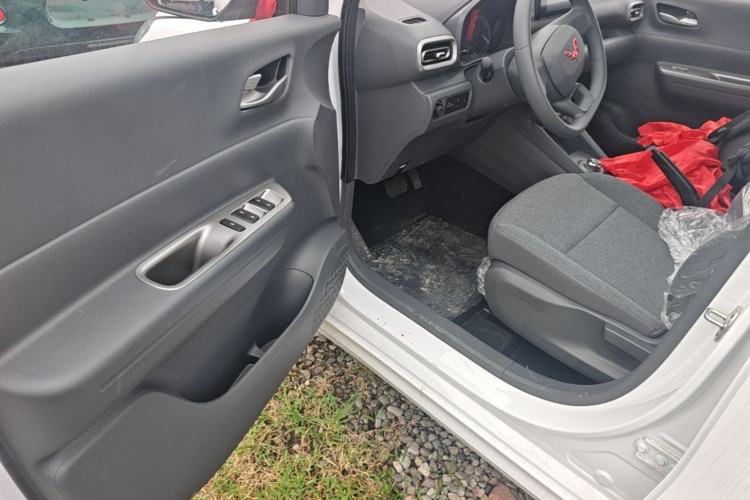 Used Wuling Hongguang New Energy 2025 Model Range-Extending Hybrid 150KM Comfort Edition Driver Seat
