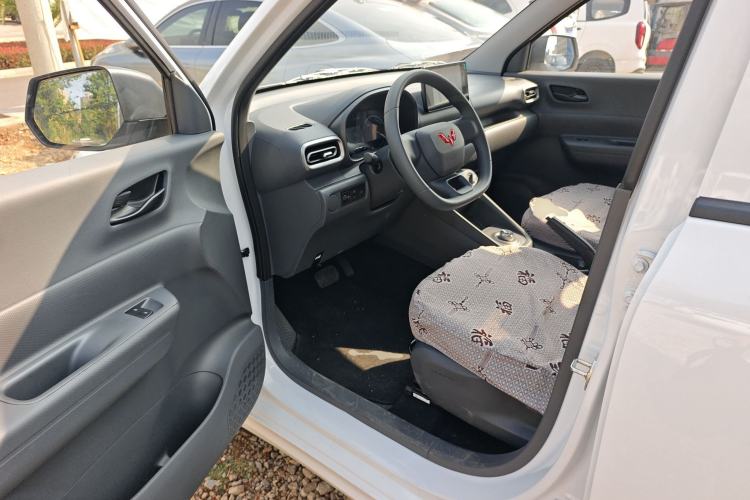 Used Wuling Hongguang New Energy 2025 Model Range-Extending Hybrid 150KM Standard Edition Driver Seat