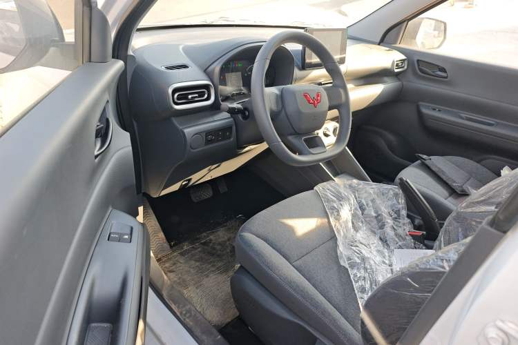 Used Wuling Hongguang New Energy 2025 Extended-Range Hybrid 50 km Standard Version Driver Seat
