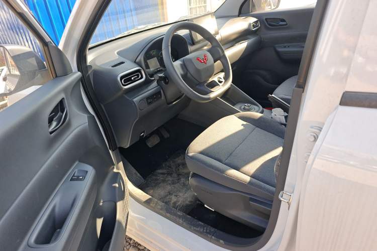 Used Wuling Hongguang New Energy 2025 Extended-Range Hybrid 50 km Standard Version Driver Seat