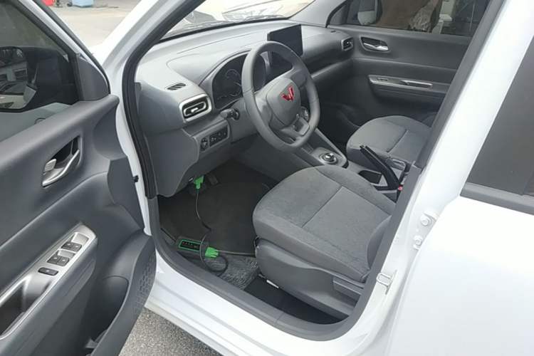 Used Wuling Hongguang New Energy 2025 Model Range-Extending Hybrid 150KM Comfort Edition Driver Seat