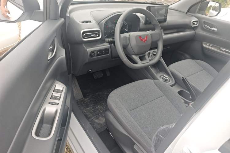Used Wuling Hongguang New Energy 2025 Extended-Range Hybrid 50KM Comfort Version Driver Seat
