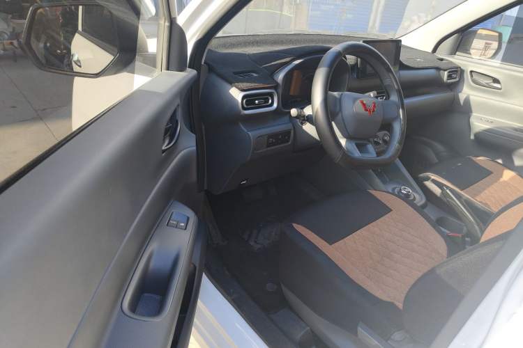 Used Wuling Hongguang New Energy 2025 Extended-Range Hybrid 50 km Standard Version Driver Seat