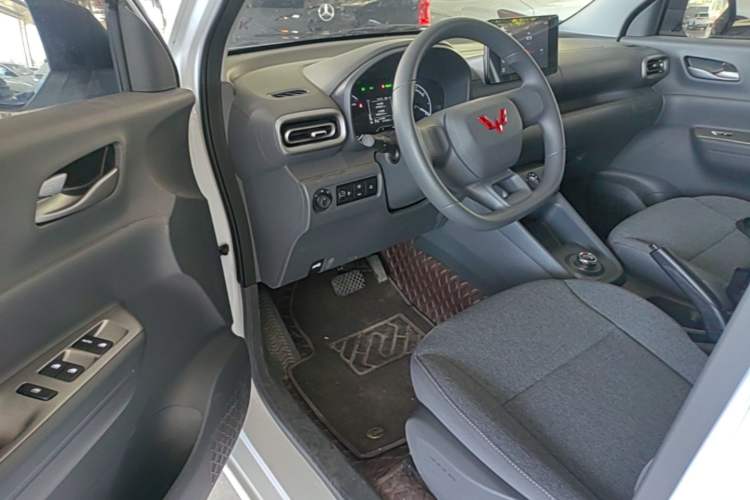 Used Wuling Hongguang New Energy 2025 Extended-Range Hybrid 50KM Comfort Version Driver Seat