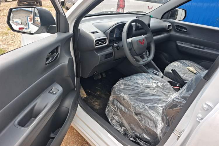 Used Wuling Hongguang New Energy 2025 Extended-Range Hybrid 50 km Standard Version Driver Seat
