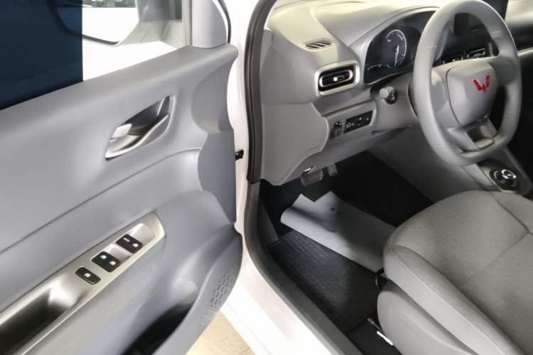 Used Wuling Hongguang New Energy 2025 Extended-Range Hybrid 50KM Comfort Version Driver Seat