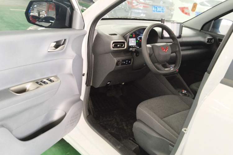Used Wuling Hongguang New Energy 2025 Model Range-Extending Hybrid 150KM Comfort Edition Driver Seat