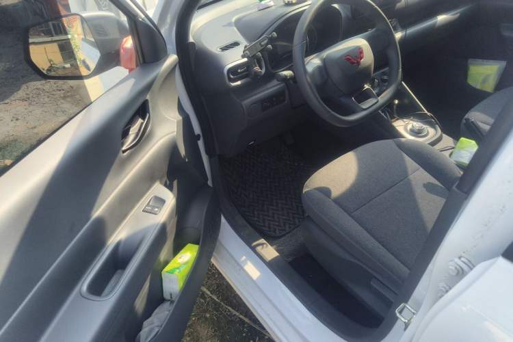 Used Wuling Hongguang New Energy 2025 Extended-Range Hybrid 50 km Standard Version Driver Seat