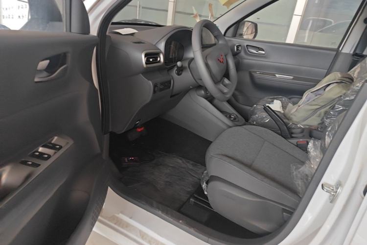 Used Wuling Hongguang New Energy 2025 Extended-Range Hybrid 50KM Comfort Version Driver Seat