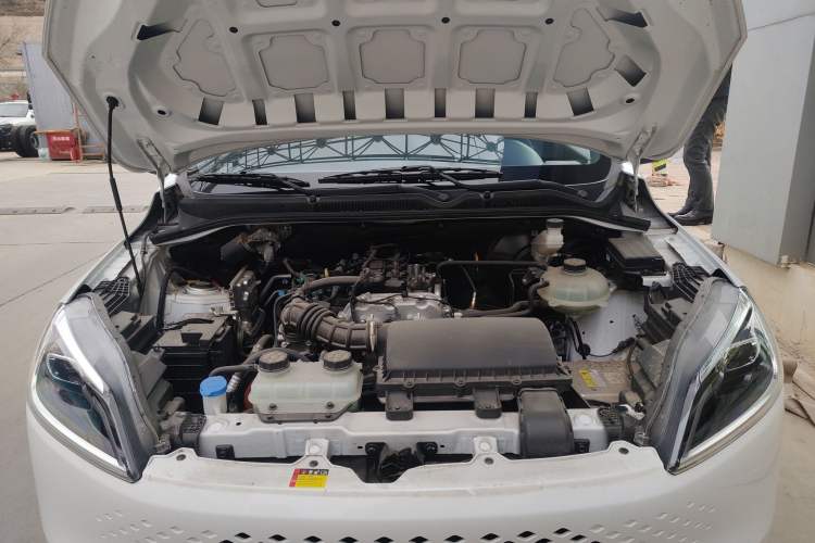 Used Wuling Hongguang New Energy 2025 Extended-Range Hybrid 50KM Comfort Version Engine Bay