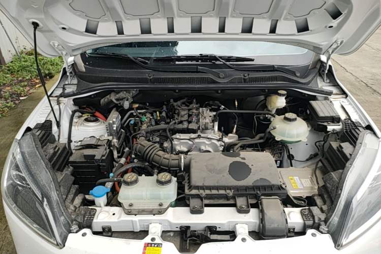Used Wuling Hongguang New Energy 2025 Extended-Range Hybrid 50KM Comfort Version Engine Bay