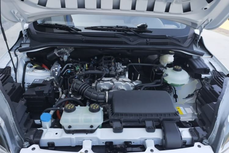 Used Wuling Hongguang New Energy 2025 Extended-Range Hybrid 50KM Comfort Version Engine Bay