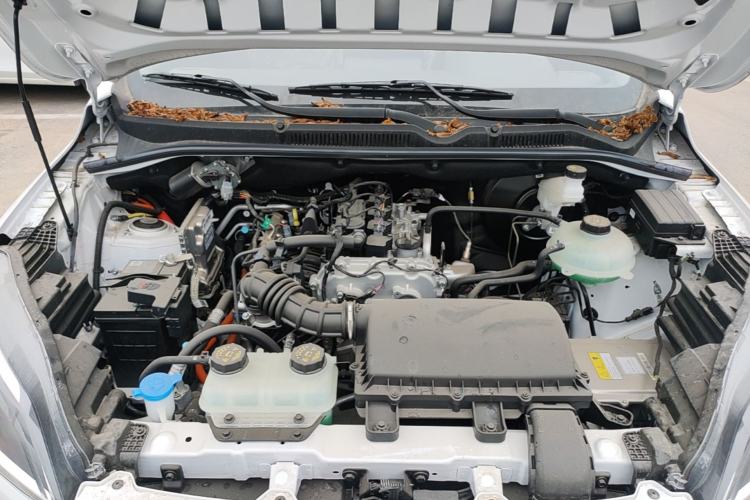 Used Wuling Hongguang New Energy 2025 Extended-Range Hybrid 50KM Comfort Version Engine Bay
