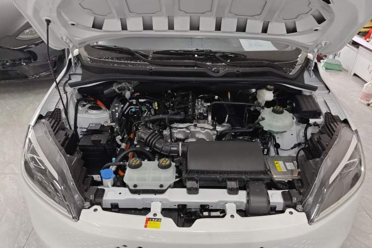 Used Wuling Hongguang New Energy 2025 Extended-Range Hybrid 50 km Utility Version Engine Bay