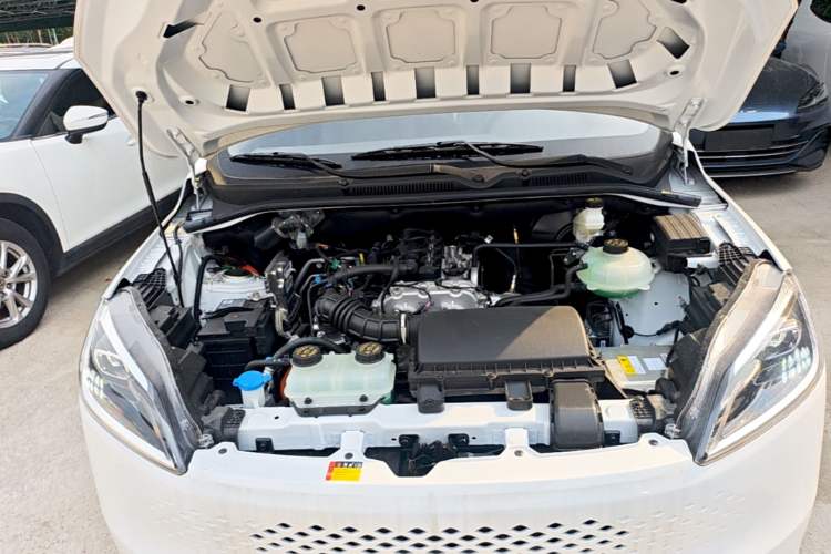 Used Wuling Hongguang New Energy 2025 Extended-Range Hybrid 50 km Utility Version Engine Bay