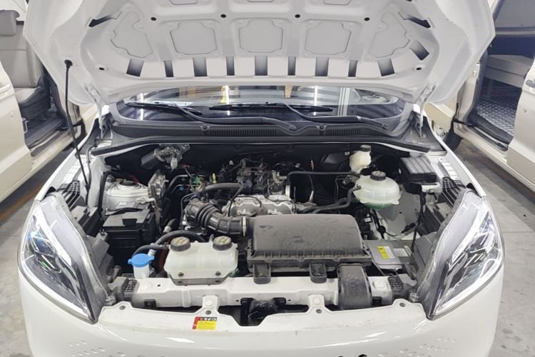 Used Wuling Hongguang New Energy 2025 Extended-Range Hybrid 50KM Comfort Version Engine Bay