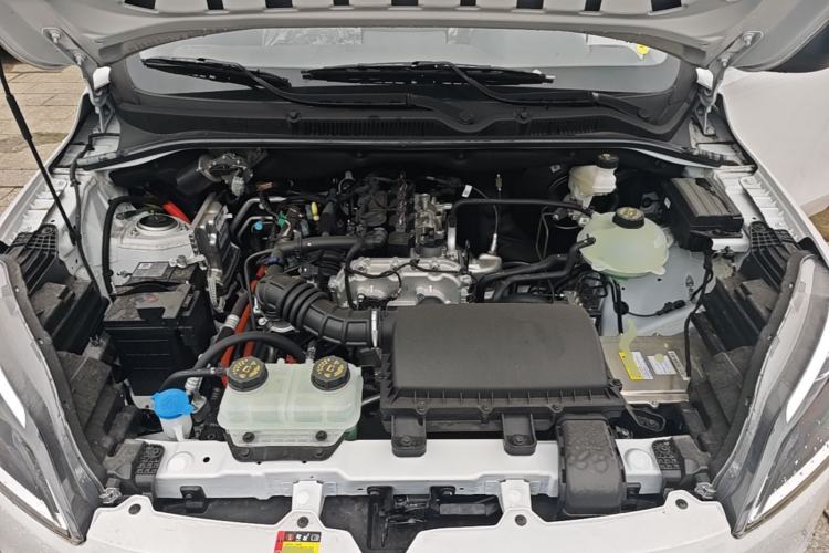 Used Wuling Hongguang New Energy 2025 Extended-Range Hybrid 50KM Comfort Version Engine Bay