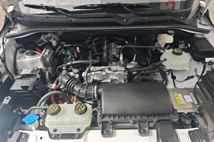 Used Wuling Hongguang New Energy 2025 Extended-Range Hybrid 50KM Comfort Version Engine Bay