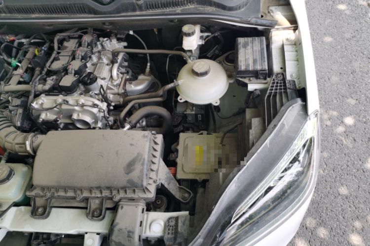 Used Wuling Hongguang New Energy 2025 Extended-Range Hybrid 50KM Comfort Version Engine Bay Left