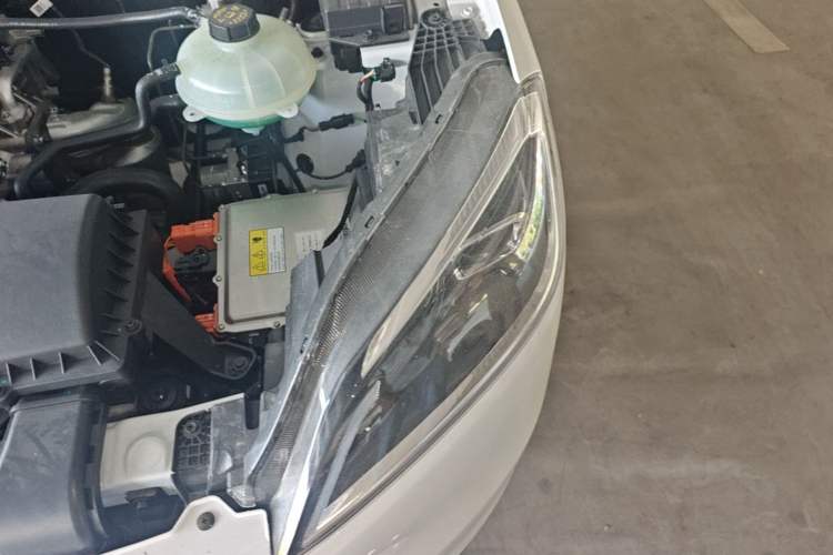 Used Wuling Hongguang New Energy 2025 Model Range-Extending Hybrid 150KM Comfort Edition Engine Bay Left