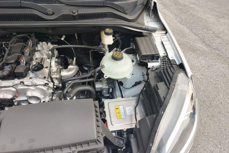 Used Wuling Hongguang New Energy 2025 Extended-Range Hybrid 50 km Standard Version Engine Bay Left