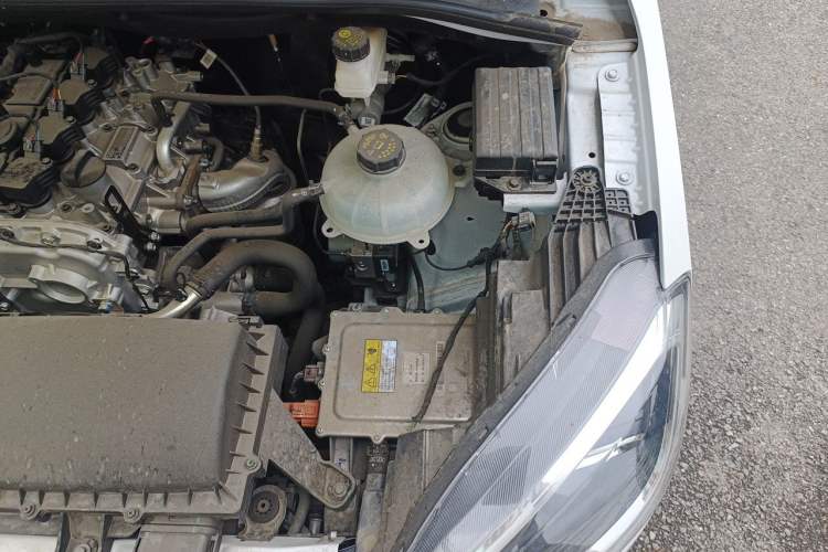 Used Wuling Hongguang New Energy 2025 Extended-Range Hybrid 50 km Utility Version Engine Bay Left