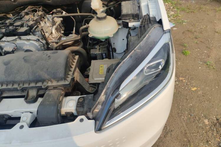 Used Wuling Hongguang New Energy 2025 Extended-Range Hybrid 50KM Comfort Version Engine Bay Left