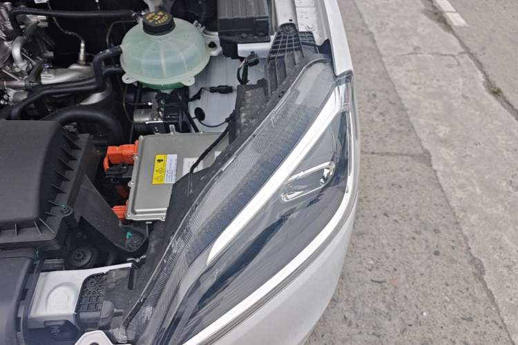 Used Wuling Hongguang New Energy 2025 Model Range-Extending Hybrid 150KM Comfort Edition Engine Bay Left