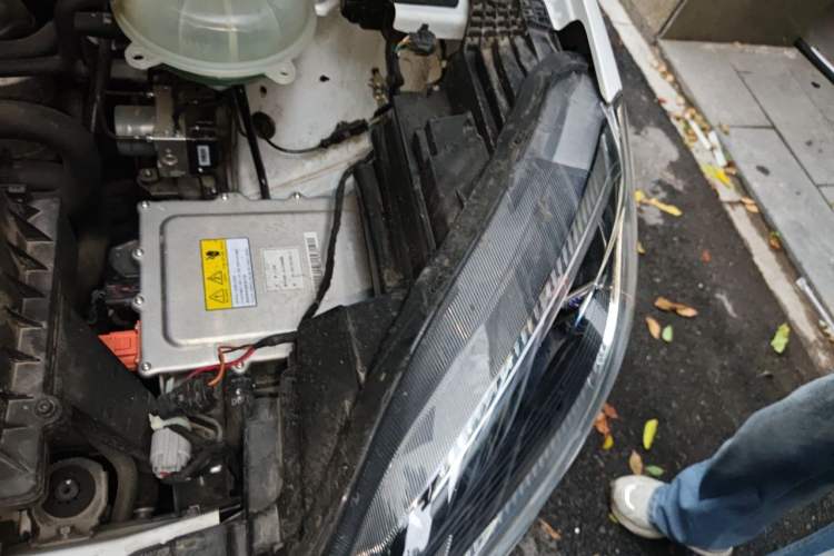 Used Wuling Hongguang New Energy 2025 Extended-Range Hybrid 50 km Standard Version Engine Bay Left