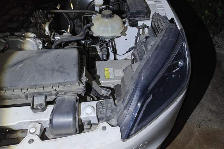 Used Wuling Hongguang New Energy 2025 Extended-Range Hybrid 50KM Comfort Version Engine Bay Left