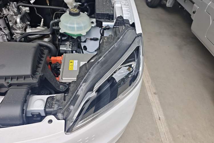 Used Wuling Hongguang New Energy 2025 Model Range-Extending Hybrid 150KM Comfort Edition Engine Bay Left